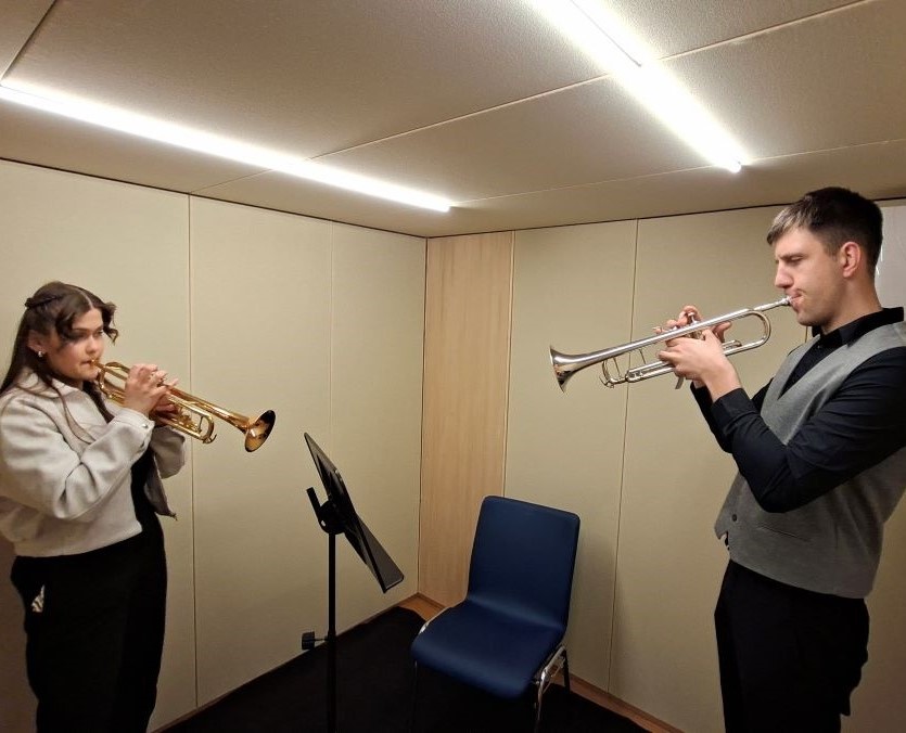Mobile rehearsal rooms for the elite of brass players